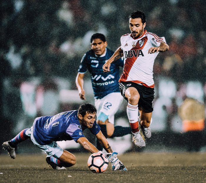 RIVER Y BOCA contra equipos bolivianos