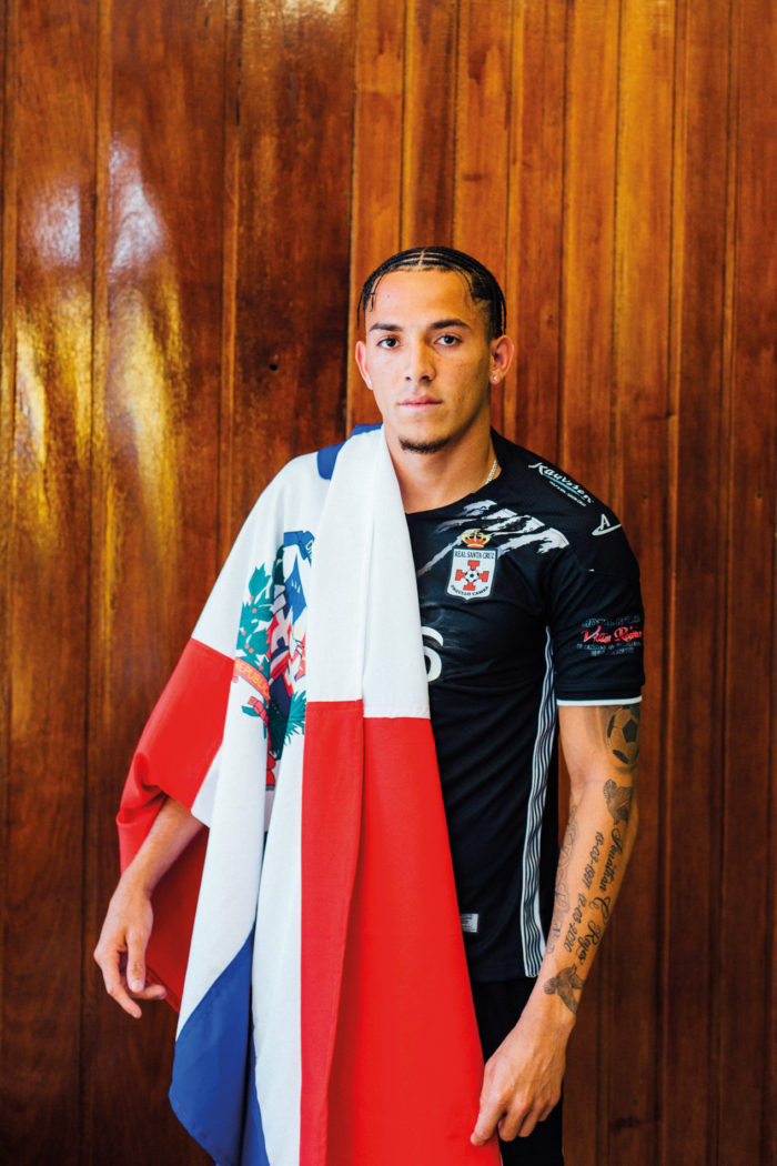 Edarlyn Reyes abre las puertas del fútbol boliviano a los dominicanos