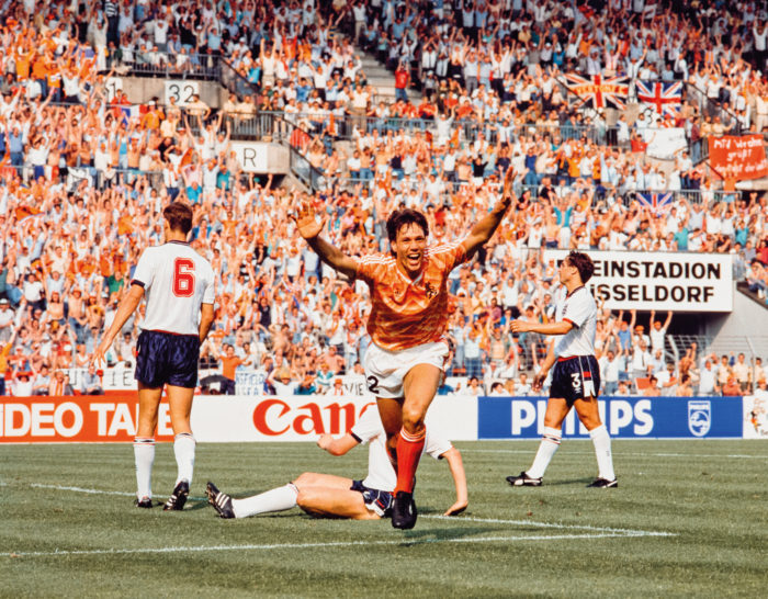 Marco Van Basten “Bailando en la cancha”